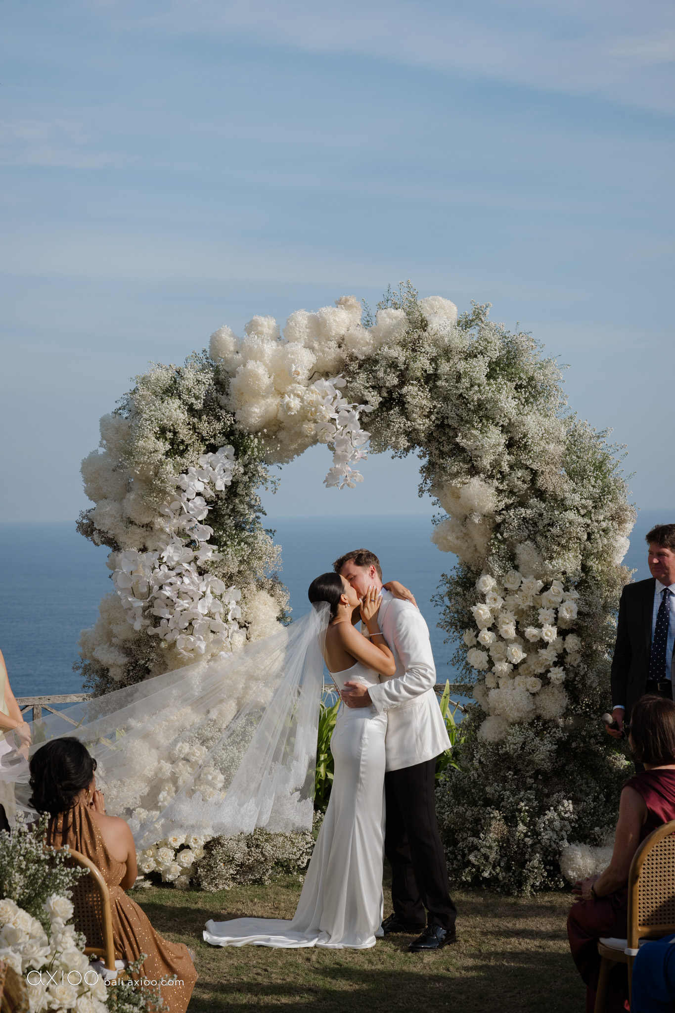 Axioo: In the Spur of the Moment